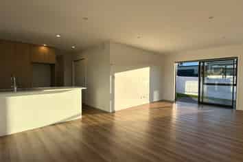 56 Riverhead Point Drive, Riverhead