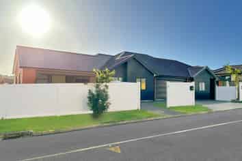 56 Riverhead Point Drive, Riverhead