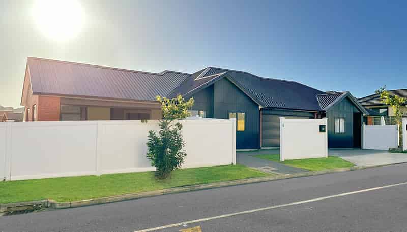 56 Riverhead Point Drive, Riverhead