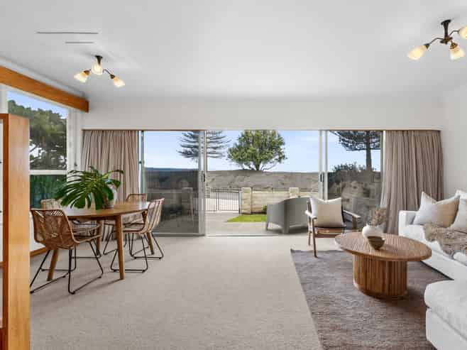 10 North Terrace, Westshore