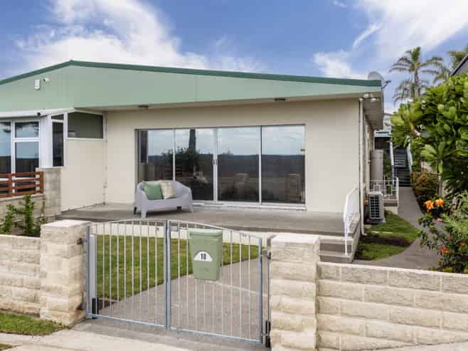 10 North Terrace, Westshore