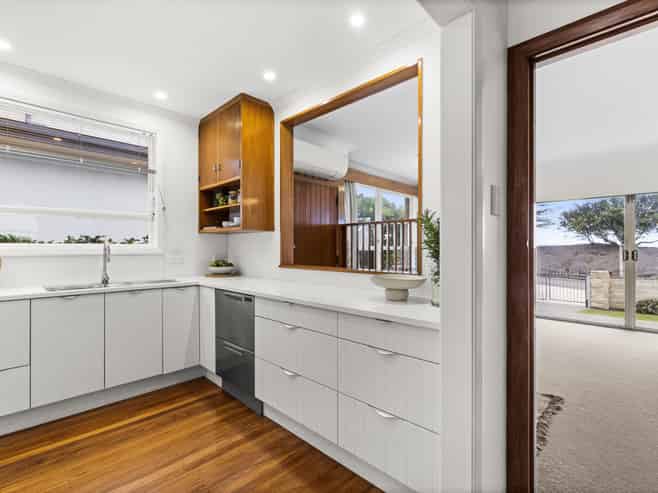 10 North Terrace, Westshore