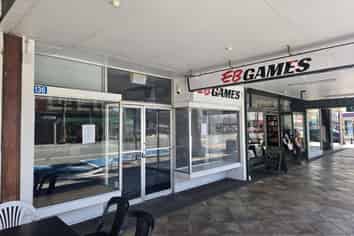 High foot traffic retail space for lease