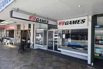 High foot traffic retail space for lease