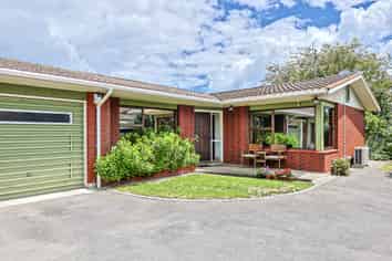 2/702 Tomoana Road, Mahora