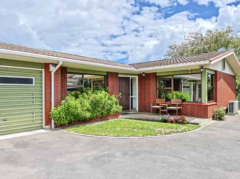 2/702 Tomoana Road, Mahora