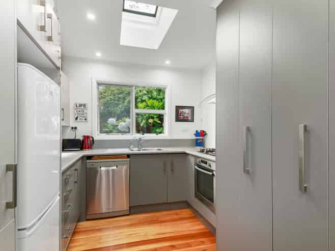 27 Hampton Hill Road, Tawa