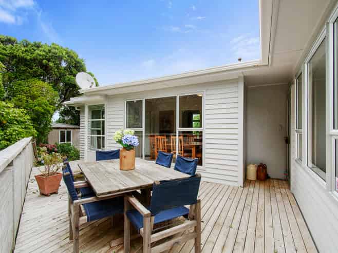 27 Hampton Hill Road, Tawa