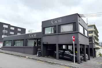 CHARACTER PARNELL SHOWROOM
