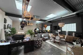 CHARACTER PARNELL SHOWROOM
