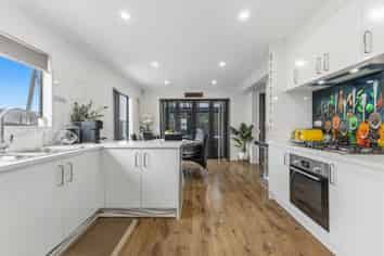 15 Lovely Lane, Manurewa