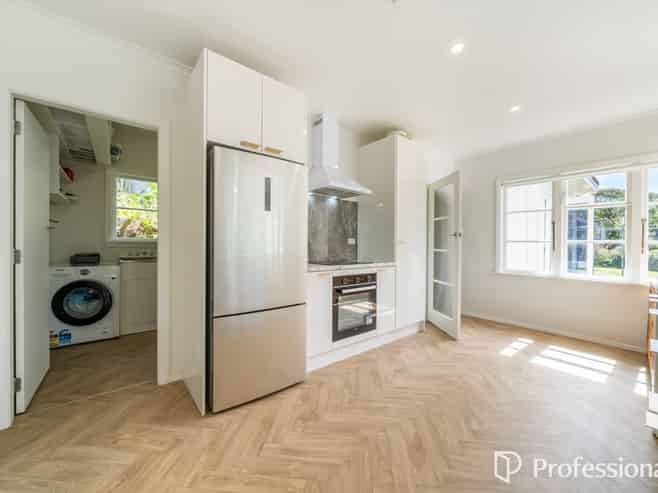 6 Te Whiti Grove, Korokoro