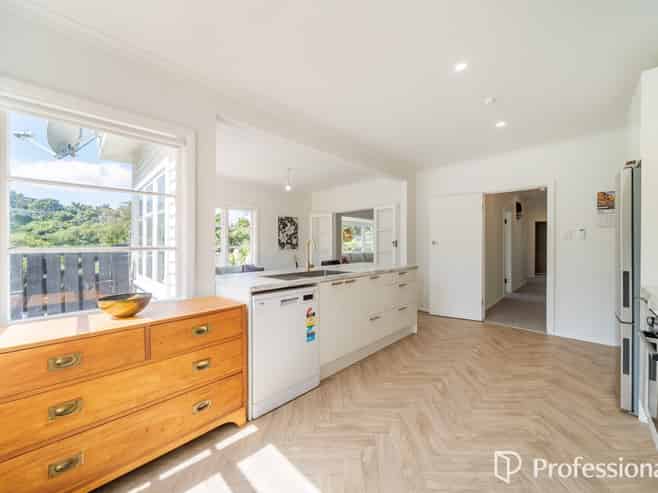 6 Te Whiti Grove, Korokoro