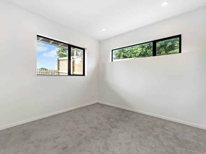 2-5/300 Great North Road, Henderson