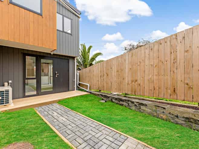 1-9/300 Great North Road, Henderson