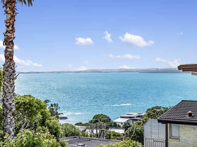 5 Midway Avenue, Castor Bay