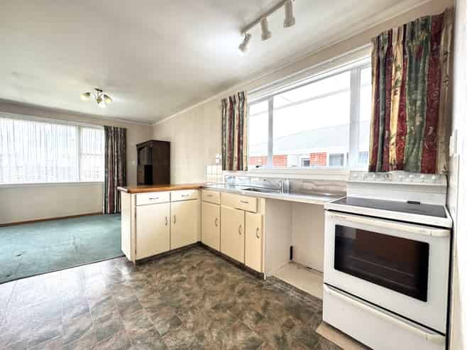 56 Raymond Street, West End