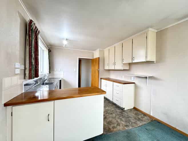 56 Raymond Street, West End