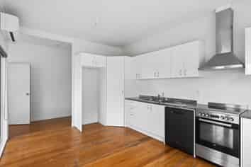 51 Douglas Street, Okitu