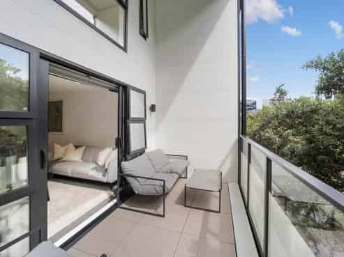 11/8 Dock Street, Auckland Central