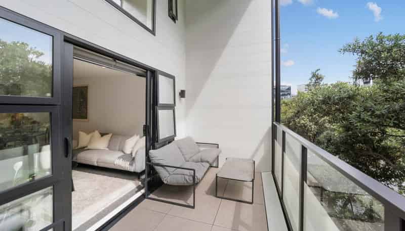 11/8 Dock Street, Auckland Central