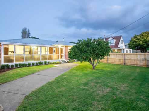 1/179 Centreway Road, Orewa