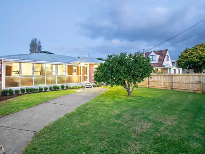 1/179 Centreway Road, Orewa