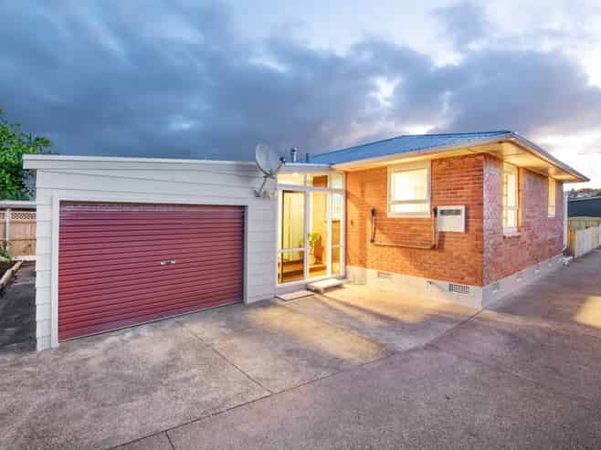 1/179 Centreway Road, Orewa