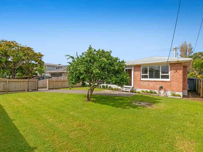 1/179 Centreway Road, Orewa