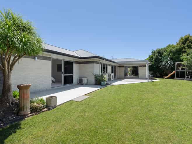 15 Dove Place, Pyes Pa