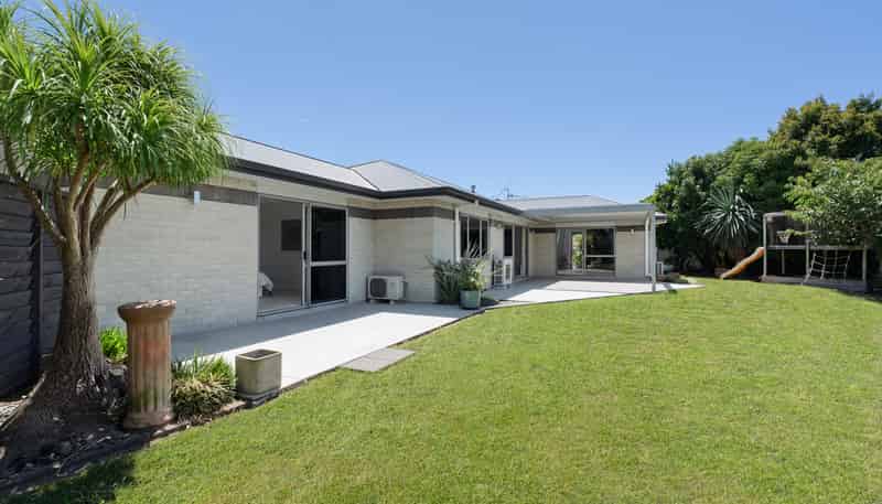 15 Dove Place, Pyes Pa