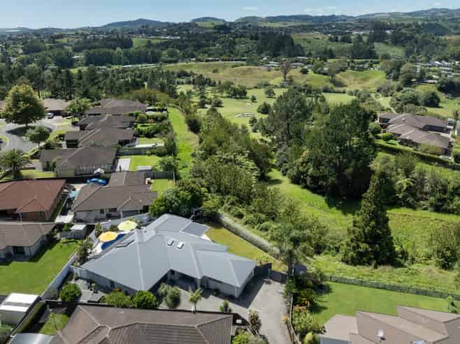 15 Dove Place, Pyes Pa