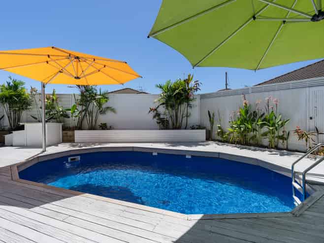 15 Dove Place, Pyes Pa