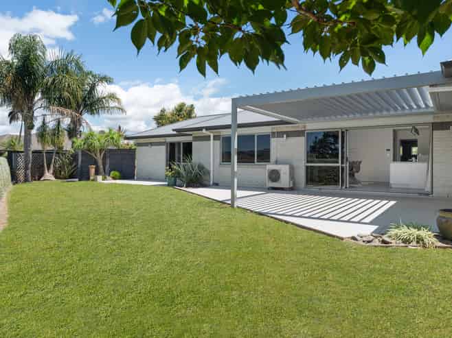 15 Dove Place, Pyes Pa