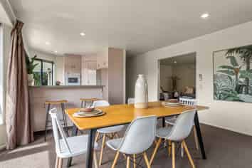 5 Bremner Crescent, STOKE