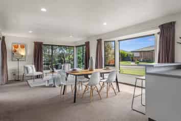 5 Bremner Crescent, STOKE