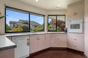 5 Bremner Crescent, STOKE