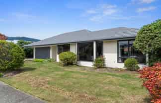 5 Bremner Crescent, STOKE