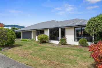 5 Bremner Crescent, STOKE