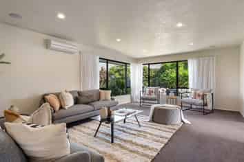 5 Bremner Crescent, STOKE