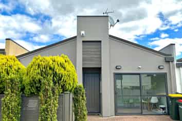 12 Els Close, Golflands