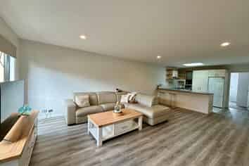 12 Els Close, Golflands