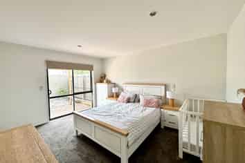 12 Els Close, Golflands