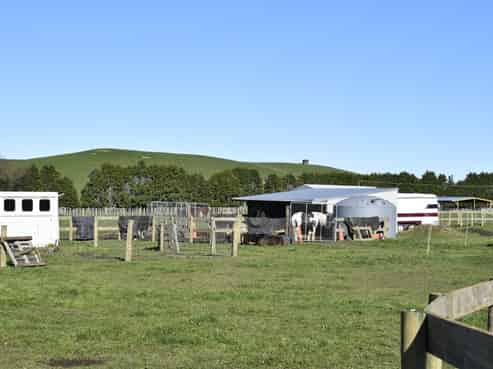 19 Black Road, Ashley Clinton