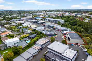 Versatile building - 46 Carparks