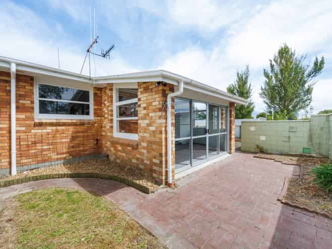 2 Katene Street, West End