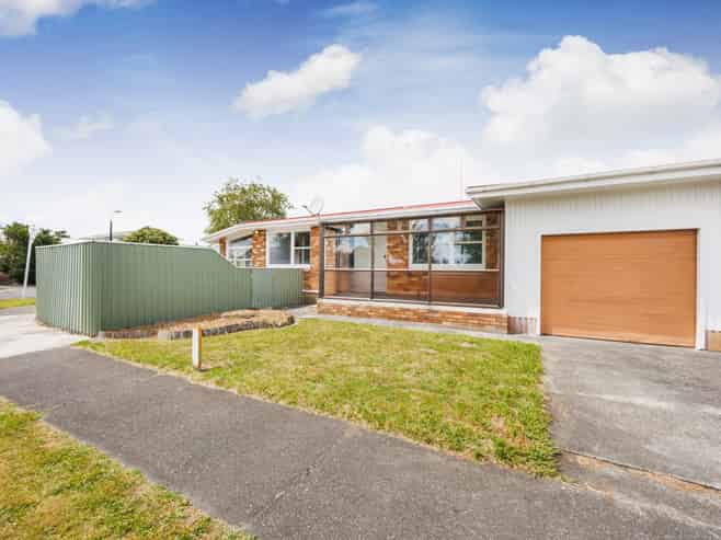 2 Katene Street, West End