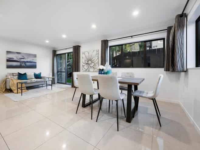 70 Tiverton Road, New Windsor