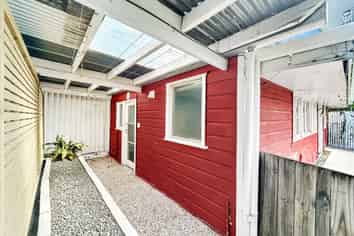 27a Park Road, West End