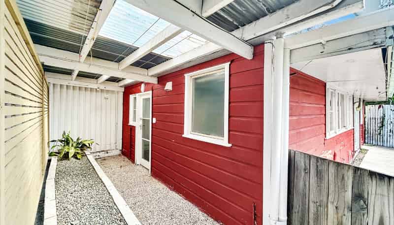 27a Park Road, West End